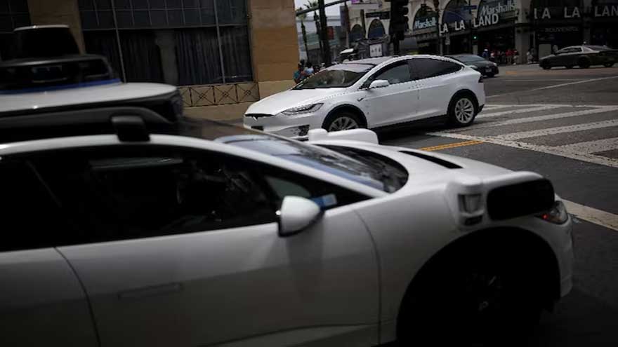 Tesla's Musk expects widespread use in US of cars without human monitors this year