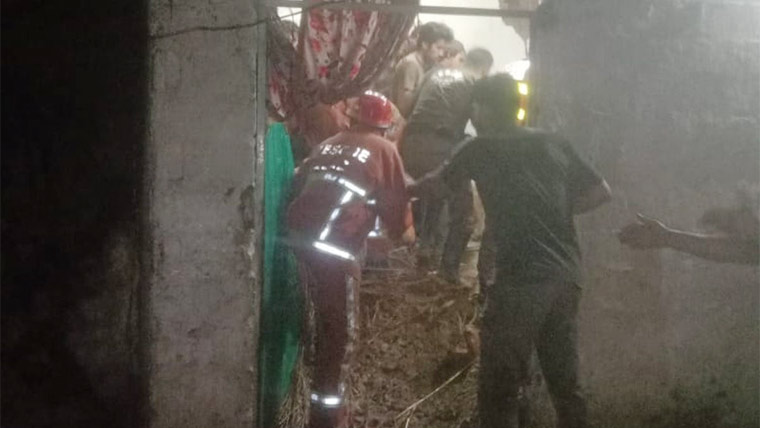 مردان:  کمرے کی چھت گرنے سے خاتون سمیت 2 افراد جاں بحق، ایک زخمی