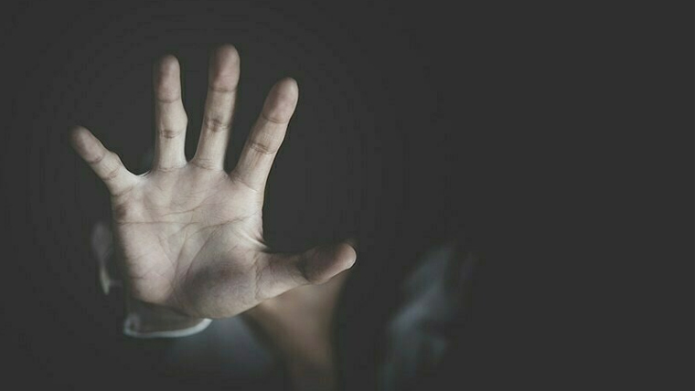لاہور: مالک خاتون کا کم سن گھریلو ملازمہ پر وحشیانہ تشدد
