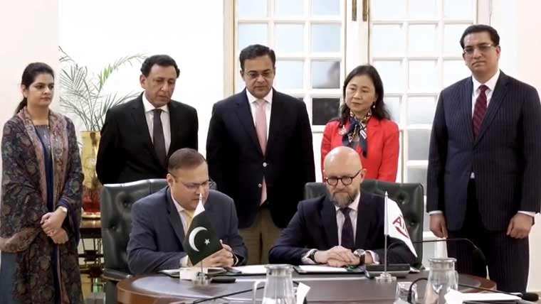 پاکستان اور اے آئی آئی بی کے درمیان 320 ملین ڈالر قرض کا معاہدہ