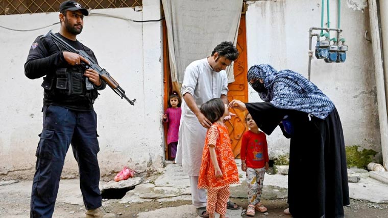 سندھ کے 20 اضلاع میں 31 لاکھ سے زائد بچوں کو پولیو کے قطرے پلا دیے گئے