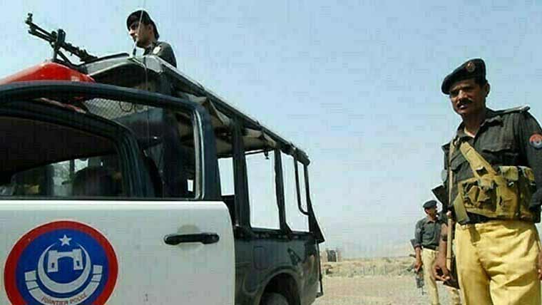 پشاور میں مسلح افراد کی پولیس موبائل پر فائرنگ، تین زیر حراست ملزم ہلاک