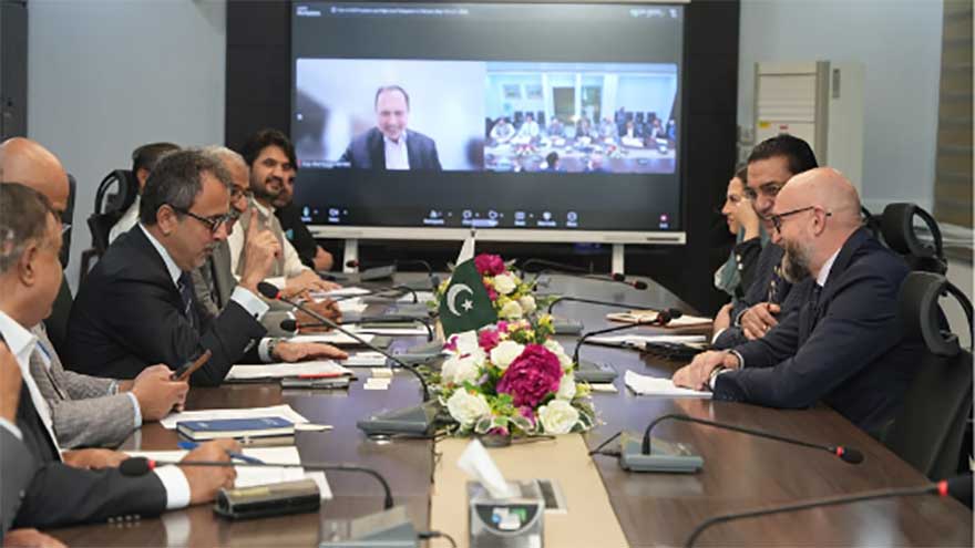AIIB desires to invest in Pakistan's energy sector