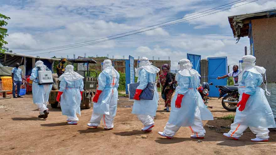 Volunteers go door-to-door in Congo to tackle Ebola rumours, aid network says