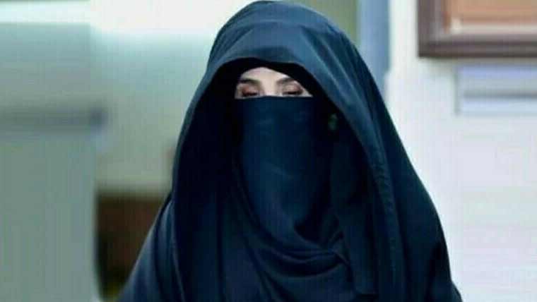 اڈیالہ جیل میں بشریٰ بی بی کی فیملی سے ملاقات کرادی گئی