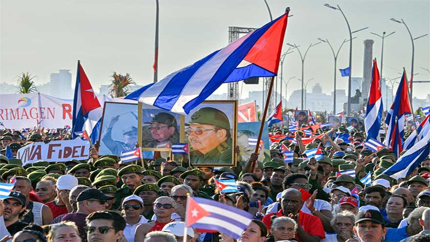 Castro backers rally in front of US embassy in Havana