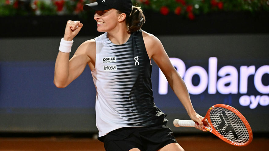 Dethroned clay queen Swiatek 'willing to fight'