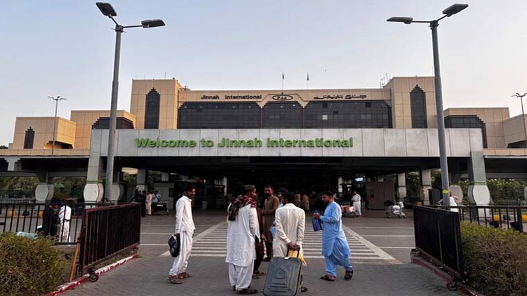 غیر اخلاقی مواد برآمد ہونے پر سری لنکا جانیوالا مسافر کراچی ایئر پورٹ سے آف لوڈ
