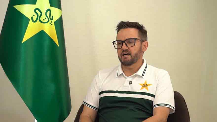 Mike Hesson stresses stronger middle-over batting id ODIs