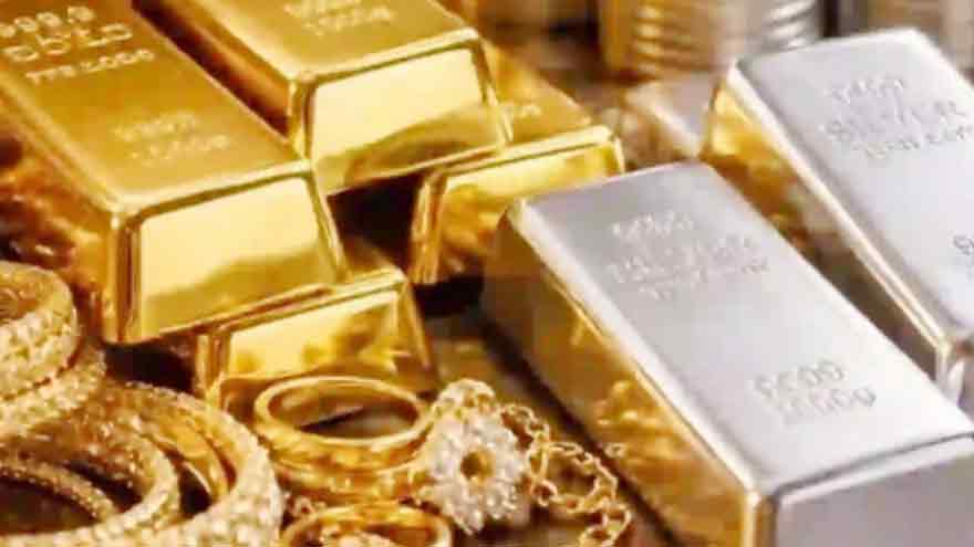 Gold prices fall by Rs2,200 per tola in Pakistan