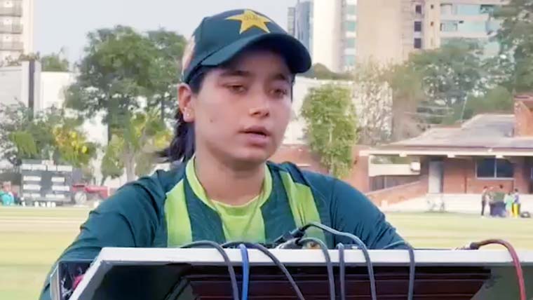 اب اٹیکنگ کرکٹ کھیلتے ہیں، پریشر ہینڈل کرنے پر کام کر رہے ہیں: فاطمہ ثنا