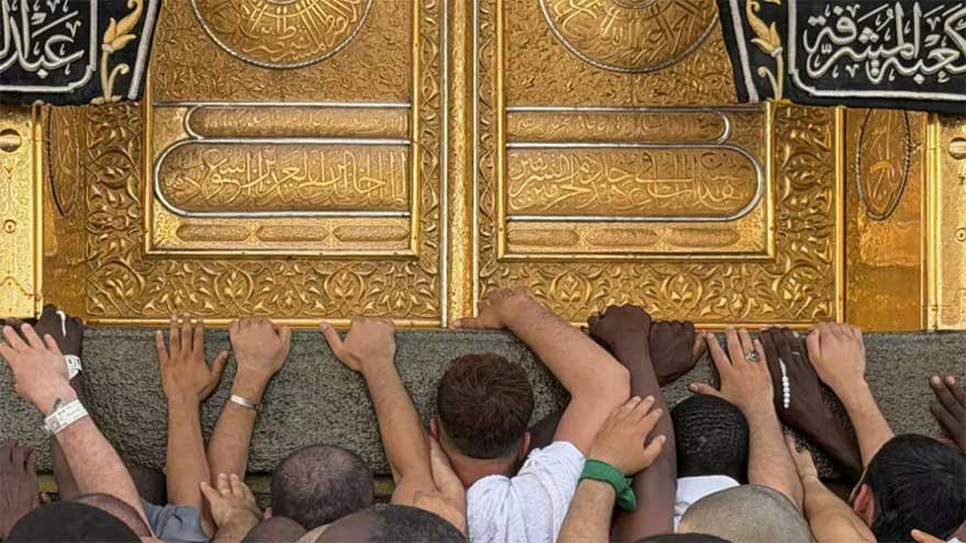 Pilgrims from the West flock to hajj despite Mideast war