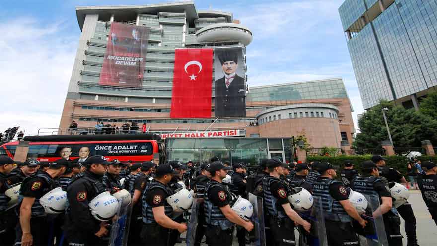 Turkish riot police enter opposition headquarters to evict ousted leadership
