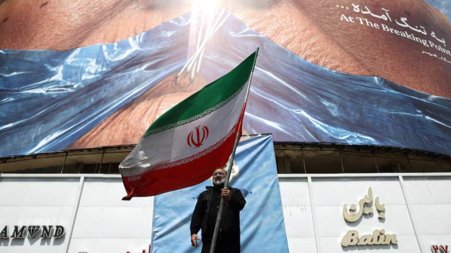Iran and US play down hopes for imminent breakthrough in war