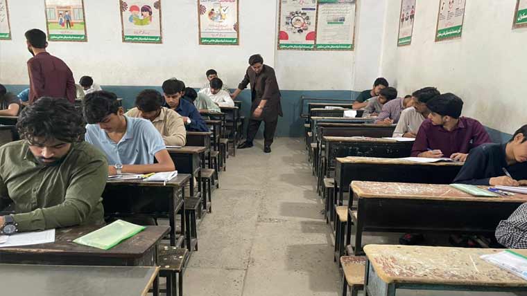 انٹرمیڈیٹ پارٹ ٹو کیمسٹری کے پرچے میں نقل کرتے 3 امیدوار پکڑے گئے