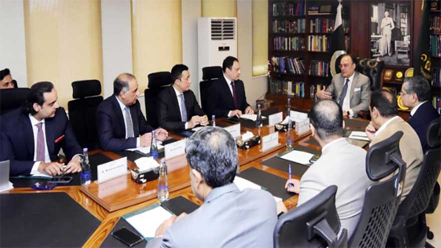 FinMin discusses revenue reforms with PTC delegation