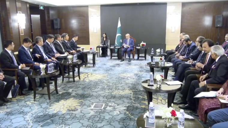 وزیراعظم کی چینی وفود سے ملاقاتیں، اقتصادی تعاون کو وسعت دینے کا عزم