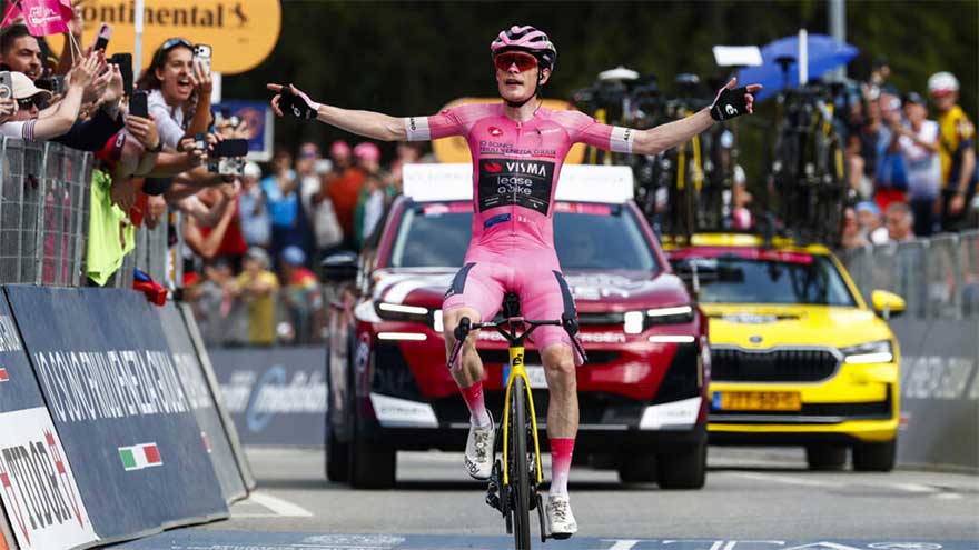 Vingegaard climbs to his fourth stage win to tighten grip on Giro