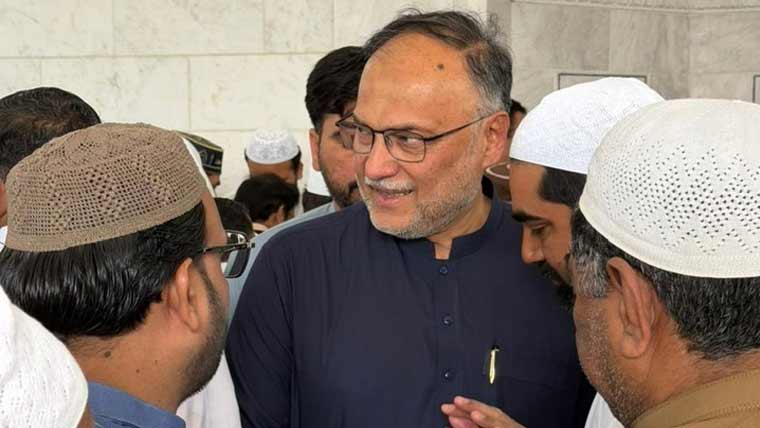 وزیراعظم کا دورہ چین کامیاب، سی پیک کا دوسرا مرحلہ آگے بڑھانے پر اتفاق ہوا: احسن اقبال