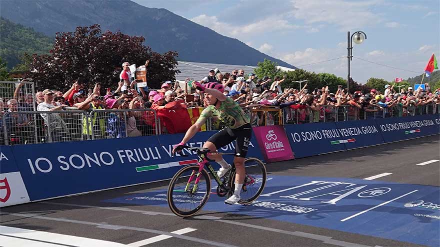 Valgren wins Giro 17th stage, Vingegaard stays in pink