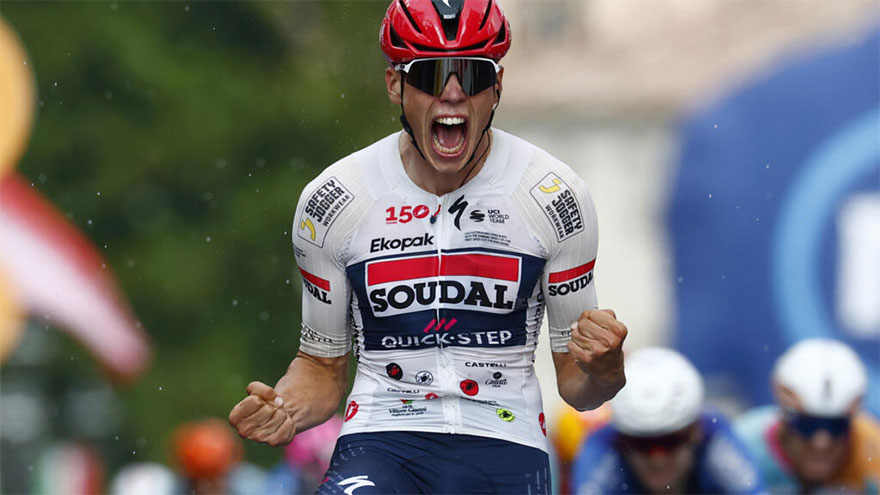 France's Magnier sprints to Giro 18th stage win, Vingegaard in pink