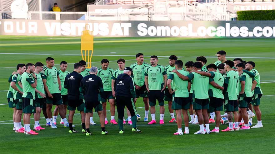World Cup co-hosts Mexico beat Australia 1-0 in Rose Bowl warmup