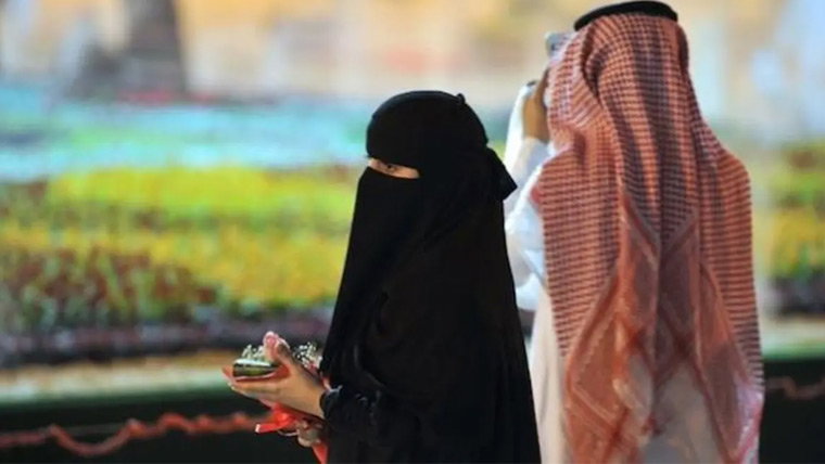 سیر و تفریح کیلئے باہر نہ لے جانے پر خاتون نے شوہر سے طلاق مانگ لی