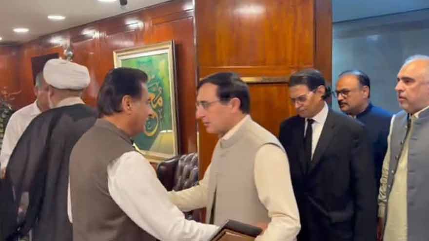 Govt, PTI put forward demands as talks continue ahead of Oct 4 long march