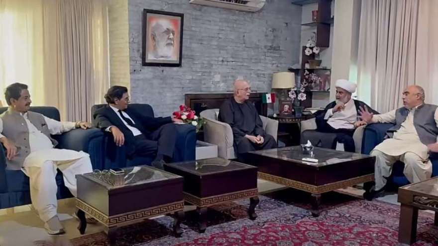 Opposition leaders meet after govt talks as PTI march looms
