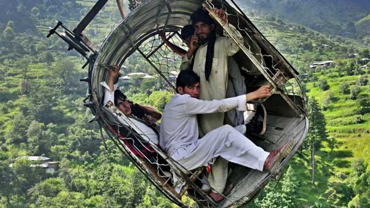 پاکستانی دستاویزی فلم ’ہینگنگ بائی اے وائیر‘ آسکرز 2027ء کیلئے منتخب