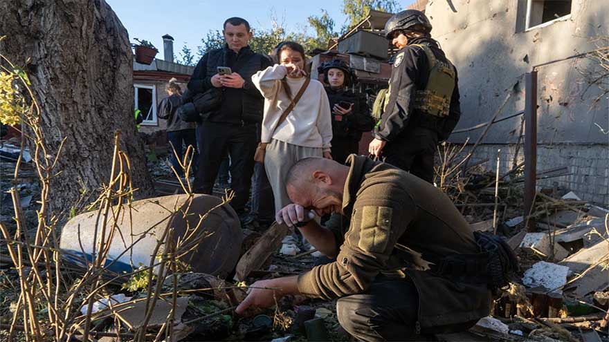 Russian attacks kill 6 in Ukraine and damage Kyiv's Northern Bridge