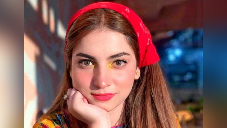 دنانیر مبین نے گلوکاری کی دنیا میں قدم رکھ دیا، پہلا گانا ’ٹچ‘ ریلیز