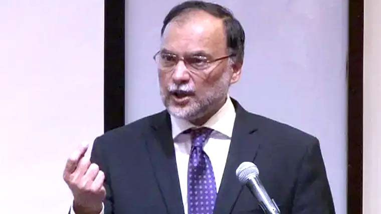 تبدیلی گالیاں دینے سے نہیں، کچھ کر دکھانے سے آتی ہے: احسن اقبال