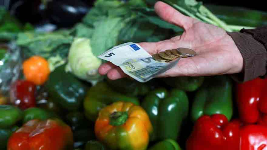 Euro faces political, fiscal reckoning as it hovers near 17-month low