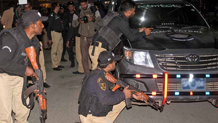شہر قائد میں پولیس اور شاہین فورس کے مشترکہ مبینہ مقابلے میں ایک ڈاکو ہلاک