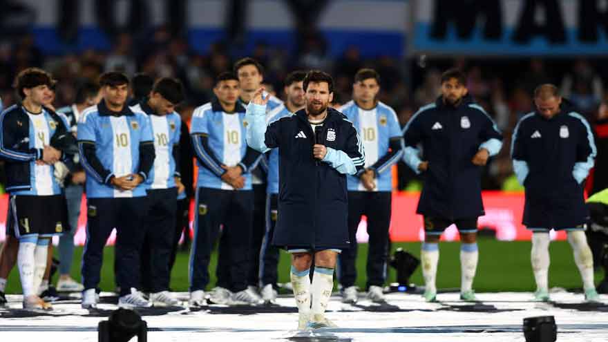 Ronaldo hails Messi after Argentina great says he already misses national team
