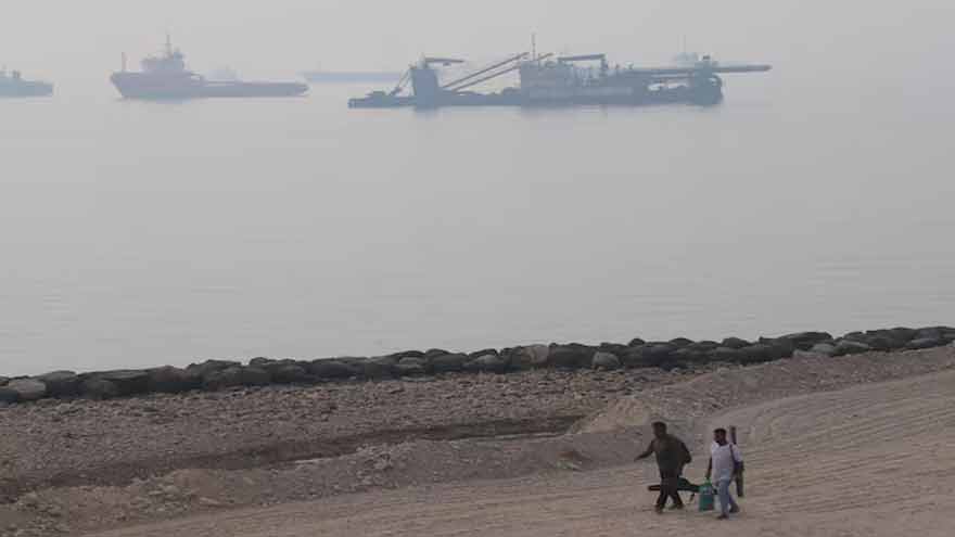 Attack risks rise for tankers as Iran vows to block more Hormuz routes