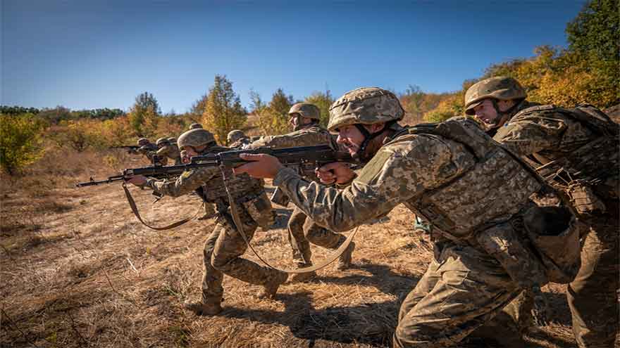  Ukraine faces a shortage of troops to relieve tired fighters at the front