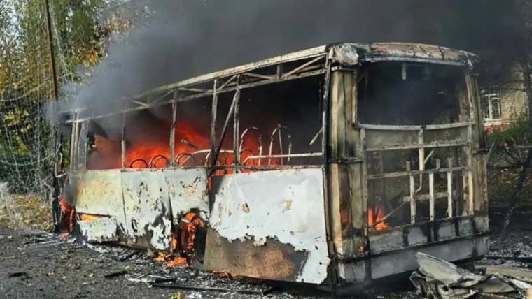 یوکرین میں مسافر بسوں پر روسی گلائیڈ بم حملے، 30 افراد ہلاک