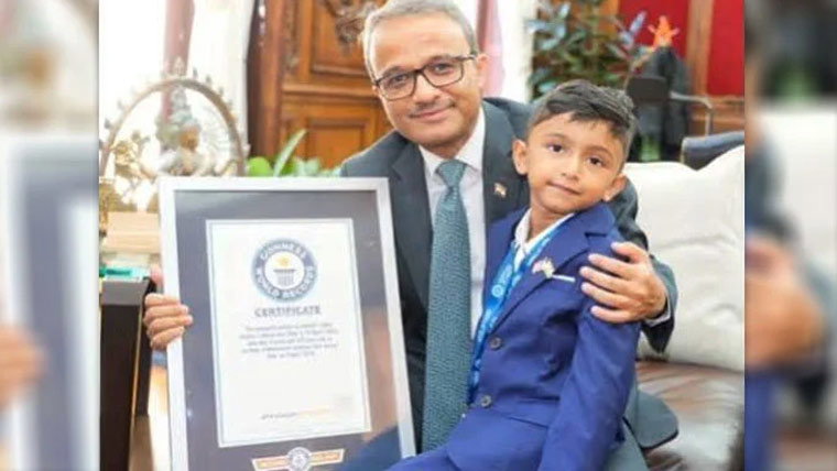 3 سالہ بچے نے کتاب شائع کر کے عالمی ریکارڈ بنا لیا