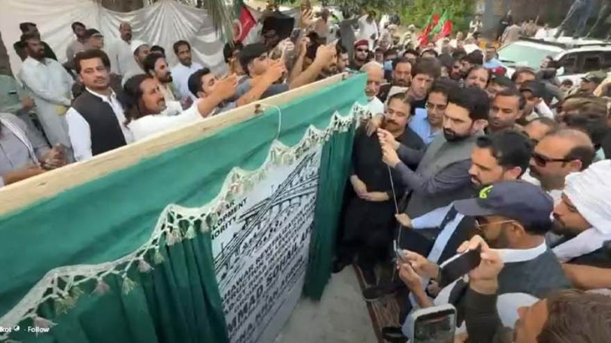 CM Sohail Afridi launches Rs6.2bn Peshawar flyover, announces plans for DI Khan motorway
