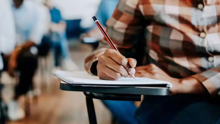 کے پی  میں پی ایم ایس آفیسر کے تحریری امتحانات ملتوی کرنے کا فیصلہ