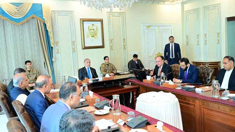 وزیراعظم کا ایس ایم ایز  کیلئے قرضوں کا حجم 2028 تک 2.2 ٹریلین روپے کرنے کا حکم