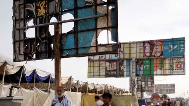 کراچی میں غیر قانونی بل بورڈز کیخلاف کریک ڈاؤن کا فیصلہ، 15 روز کی مہلت