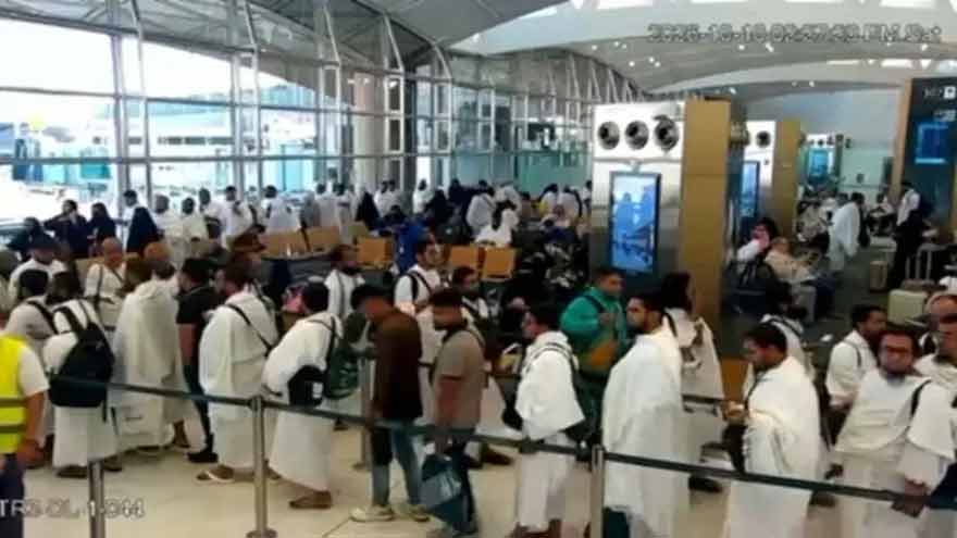 Closure of Riyadh airport extended after deadly Houthi strikes