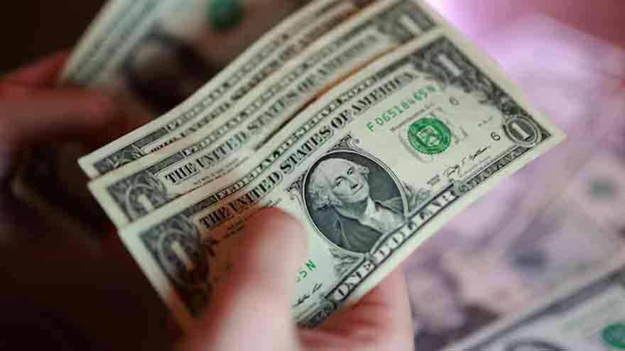 Dollar slips as oil prices sink, bond yields stabilise