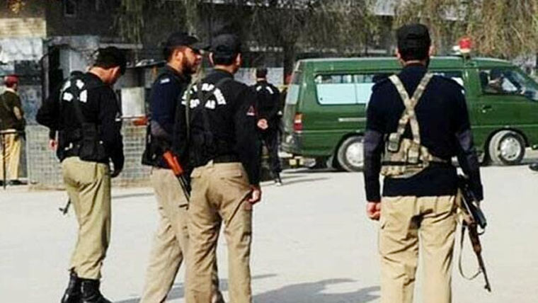 گورنر کے پی کے کا پولیس کی تنخواہوں، شہداء پیکج میں اضافے کا اعلان