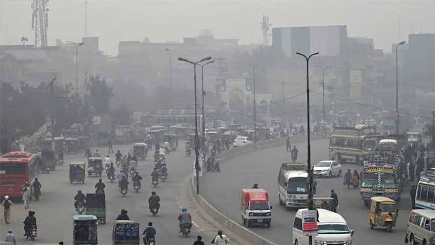 Air pollution worsens as Pakistan's vehicle numbers surge over 770pc 