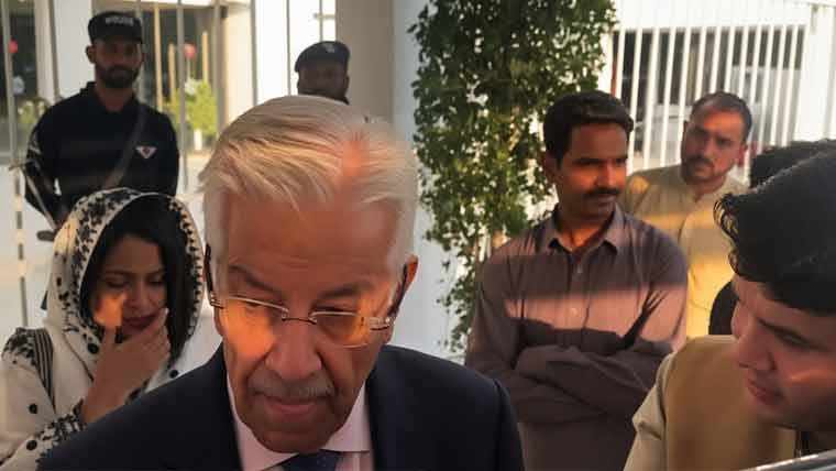 گورنر راج کا دو ماہ بعد بھی جائزہ لیا جا سکتا، مذاکرات کی گنجائش ہمیشہ رہتی ہے: خواجہ آصف