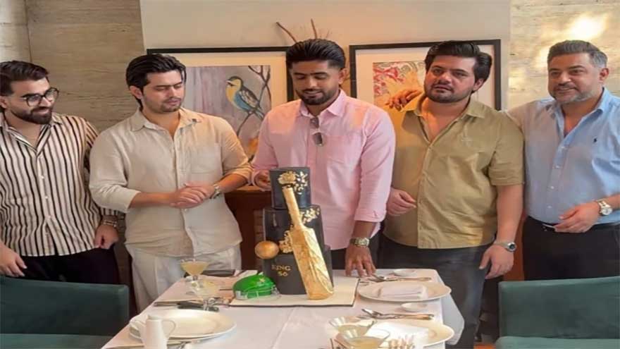  Babar Azam celebrates 32nd birthday with family and close friends